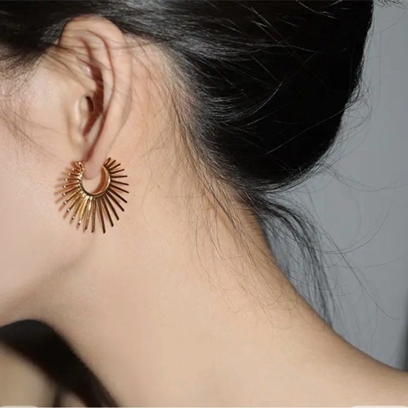 Anthropologie Irregular Gold Fan Hoops - Picture 4 of 13